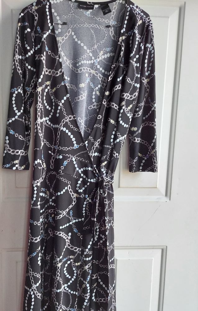 LAST CALL...New York & Company Wrap Dress - Picture 2 of 8